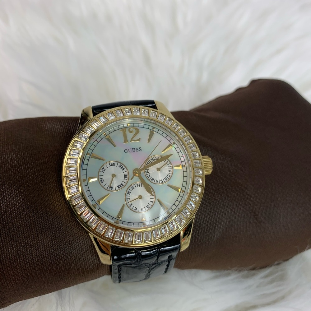 Guess watch women gold tone - Picture 1 of 9